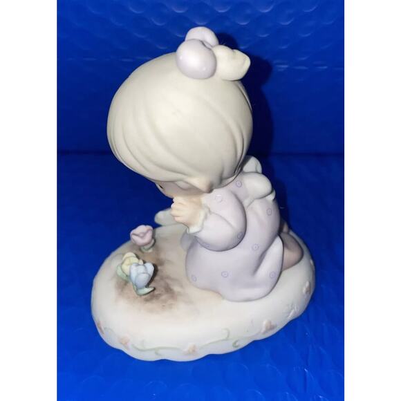 Precious Moments #136220 “Growing In Grace” Girl praying flowers Age 3 1994 - Picture 8 of 10